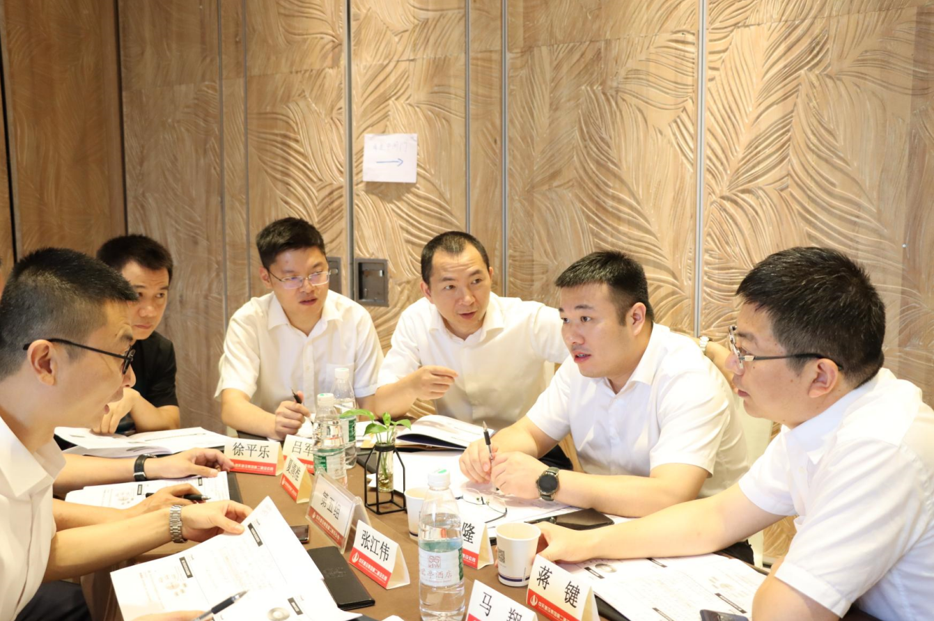 2021年6月25日-26日，EZPay二建组织开展了2021年中高层主管执行力培训。本次培训特邀清华、北大、上海交大总裁班讲师，中国企业家协会特聘高级讲师许晋老师进行授课。